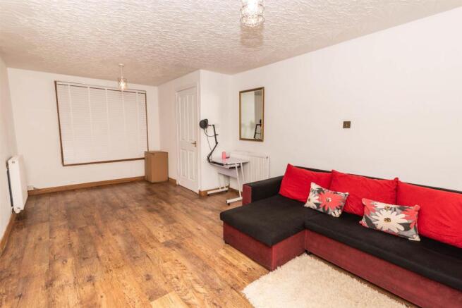 17 Sandeman Court-016.jpg