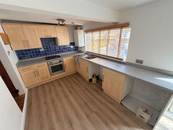 Kitchen 2.jpg