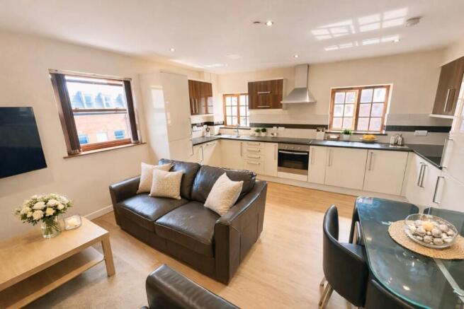 4 bed Flat to rent Image 4