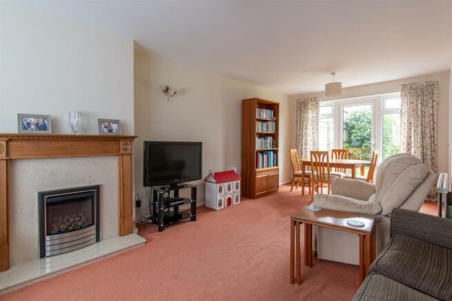 Lounge/ Dining Room