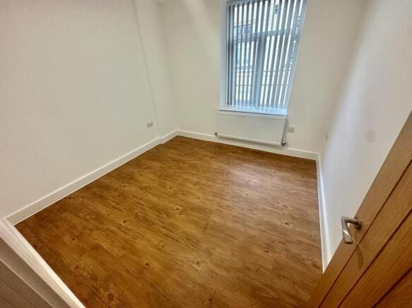 2 bed Apartment to rent Image 5