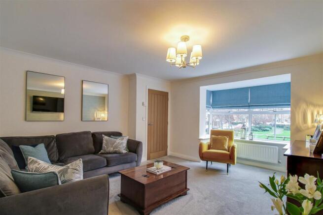 4 bed Detached for sale Image 9