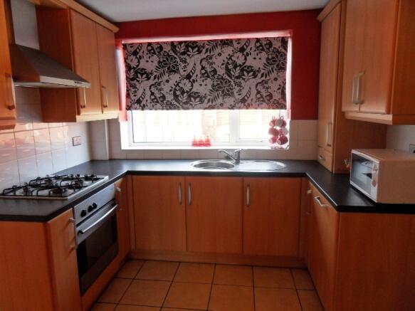 FITTED KITCHEN