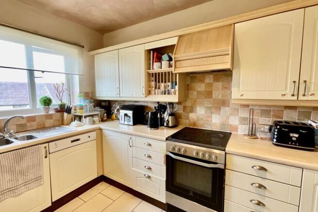 3 bed Semi-Detached for sale Image 9