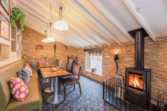 6 bed Detached for sale Image 9