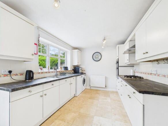 4 bed Detached for sale Image 11