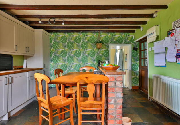 4 bed Detached for sale Image 12