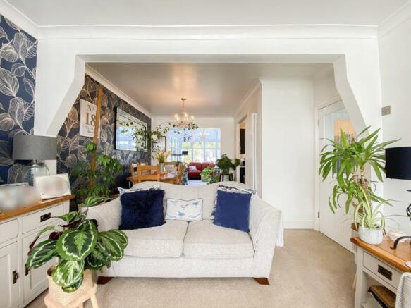 LIVING ROOM/DINER