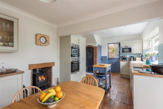 Manor Park 18 Kitchen-1.jpg