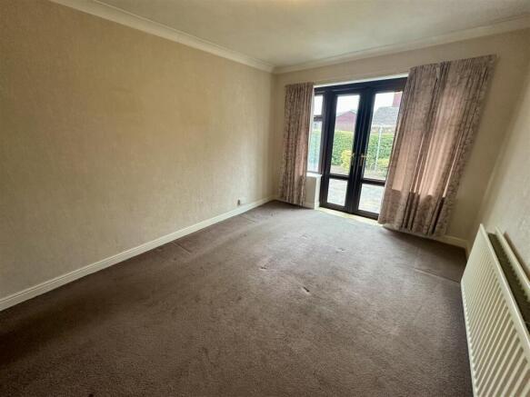 2 bed Semi-Detached Bungalow for sale Image 8