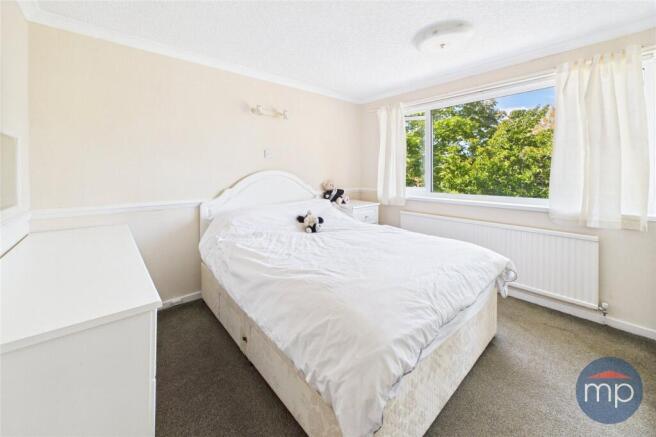 5 bed Link Detached House for sale Image 11