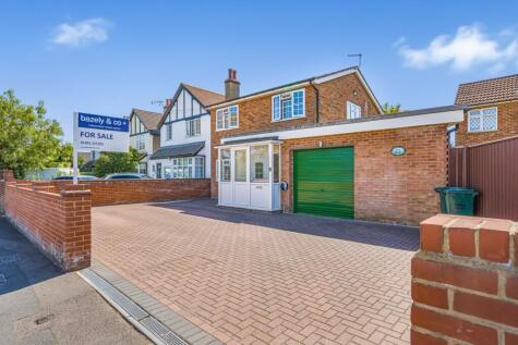 Laleham Road, Shepperton, TW17