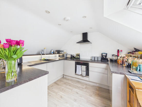 CAM01354G0-PR0667-STILL006