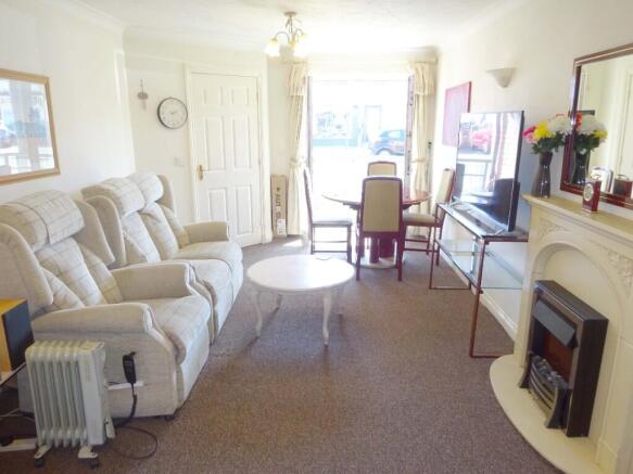 Lounge/Dining Room
