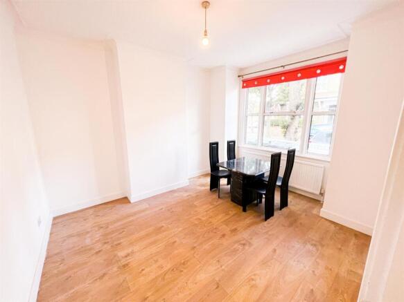 Park Grove Rd E11