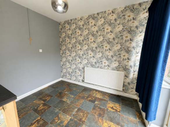 3 bed Semi-Detached for sale Image 4