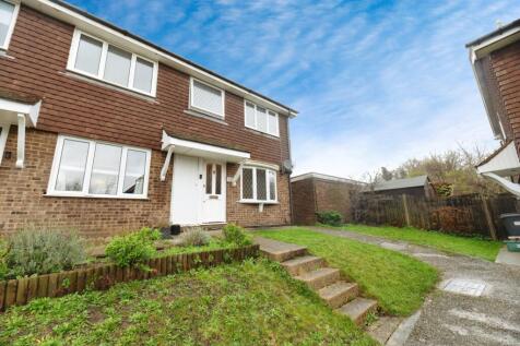 Drake Road, Chessington, KT9