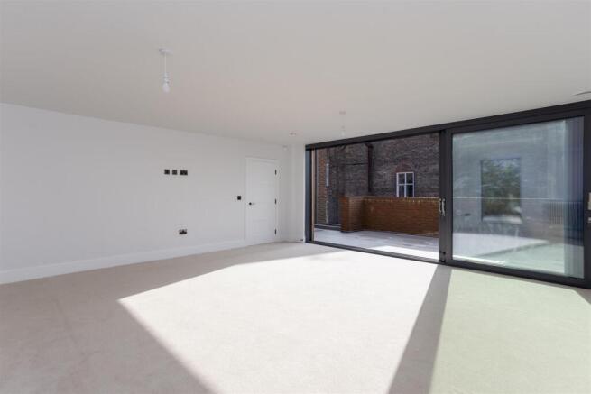4 bed Detached for sale Image 11