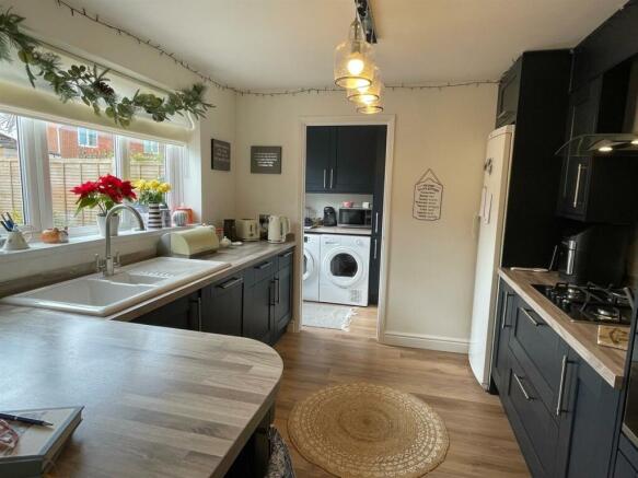 Kitchen5.jpg