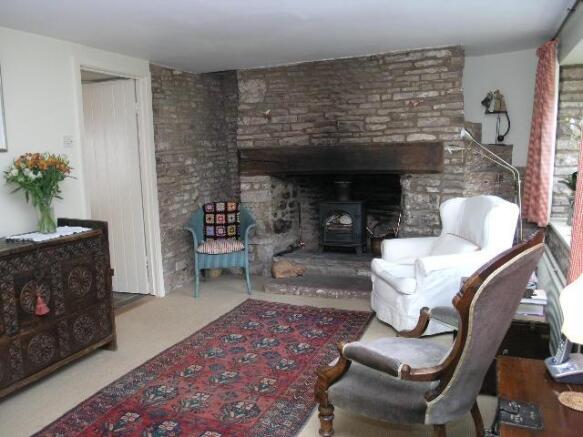 SNUG SITTING ROOM