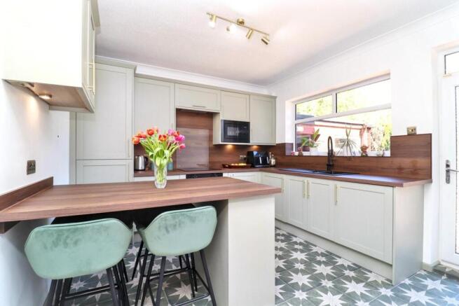 4 bed Semi-Detached for sale Image 6
