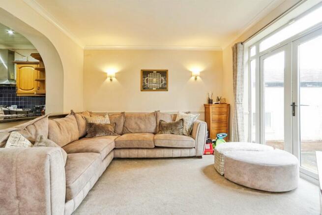 4 bed Semi-Detached for sale Image 5