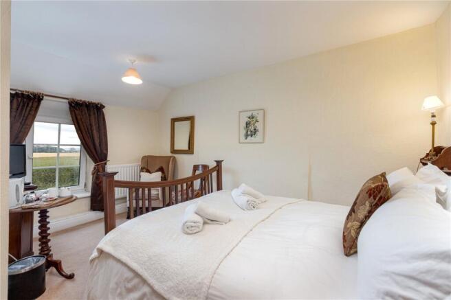 7 bed Detached for sale Image 12