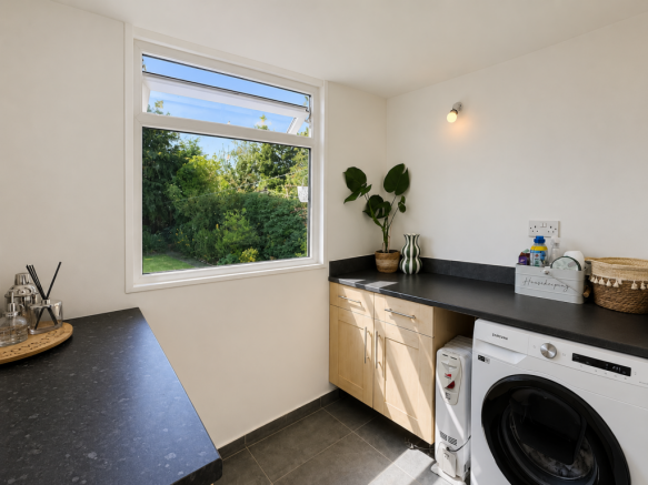 3 bed Semi-Detached for sale Image 6