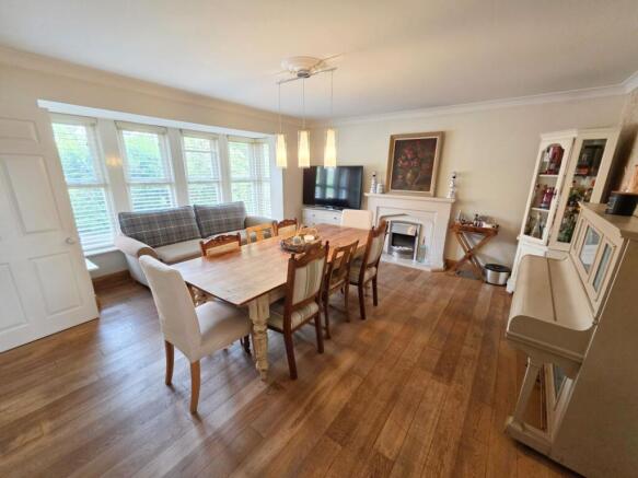 5 bed Detached for sale Image 5