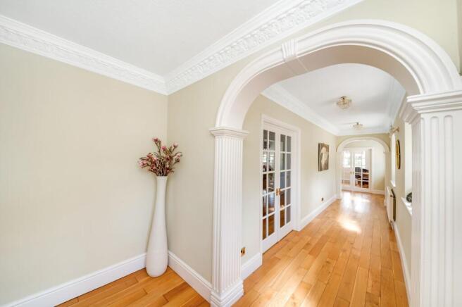 5 bed Detached for sale Image 6