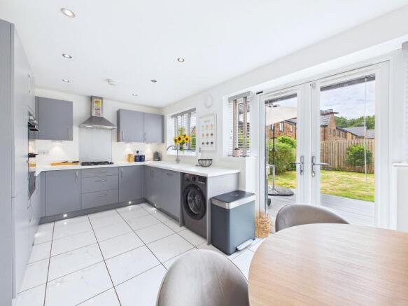 3 bed Semi-Detached for sale Image 6
