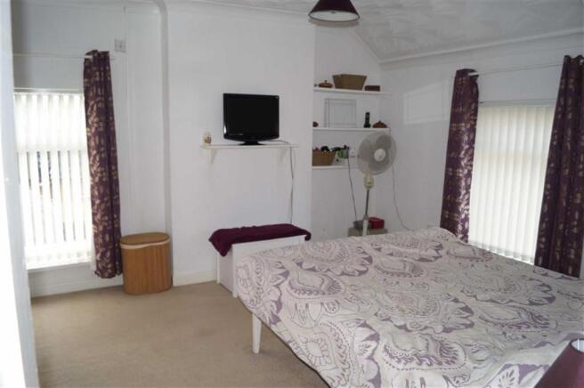 BEDROOM 3 (REAR)