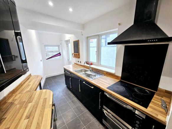 4 bed Terraced for sale Image 5