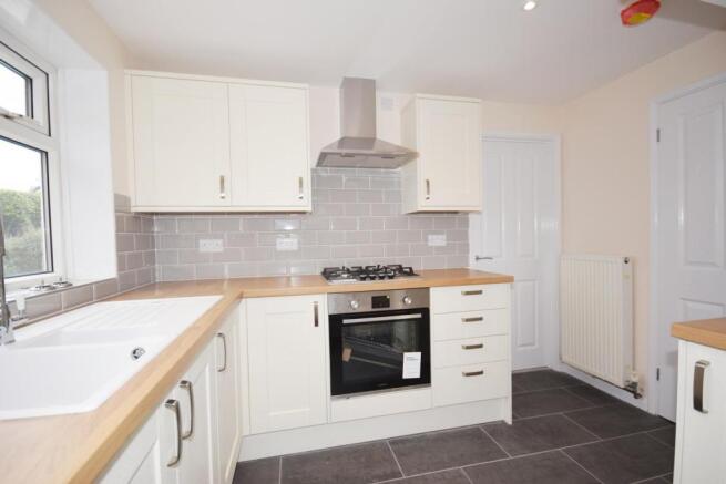 KITCHEN2.JPG