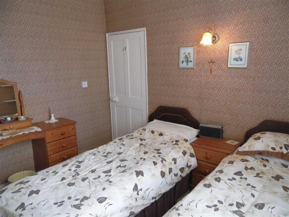 BEDROOM 2
