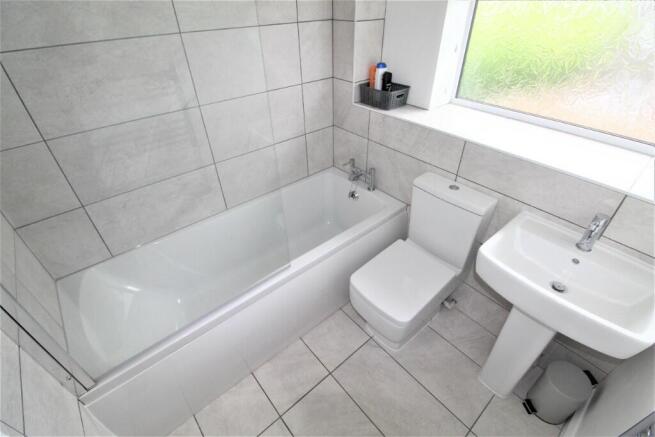 3 bed Semi-Detached to rent Image 4