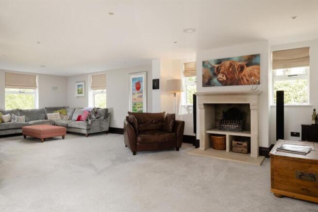 6 bed Detached for sale Image 9