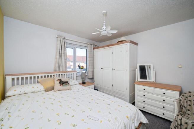 3 bed Semi-Detached for sale Image 8