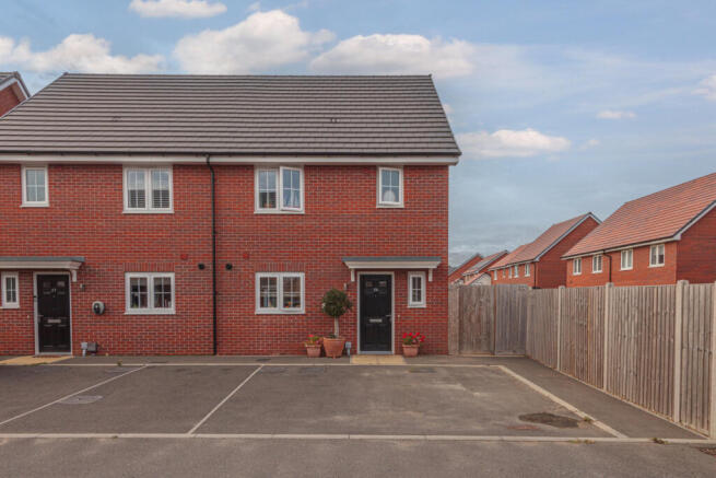 3 bed semi-detached house for sale Thistledown Cr