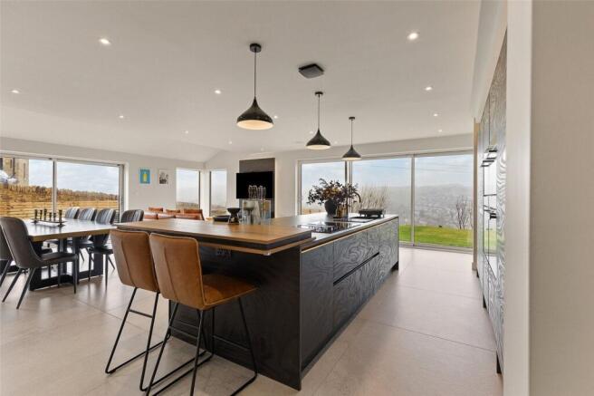4 bed Detached for sale Image 11