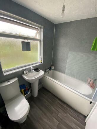 Bathroom 1.jpg