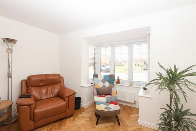4 bed Detached for sale Image 8