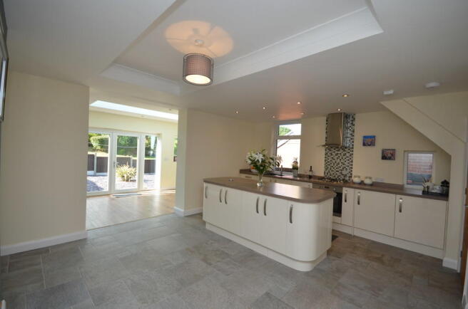 STUNNING MODERN F...