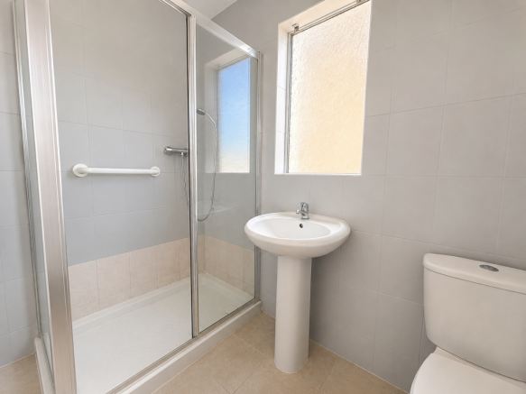3 bed Semi-Detached to rent Image 8