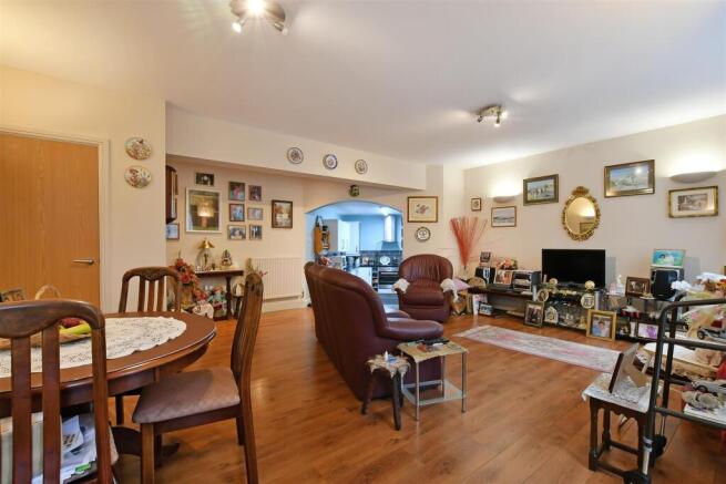 1 bed Apartment for sale Image 4