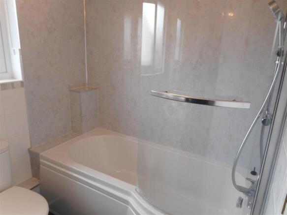 Bathroom2.JPG