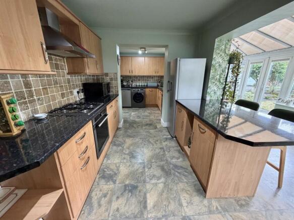 4 bed Semi-Detached for sale Image 10