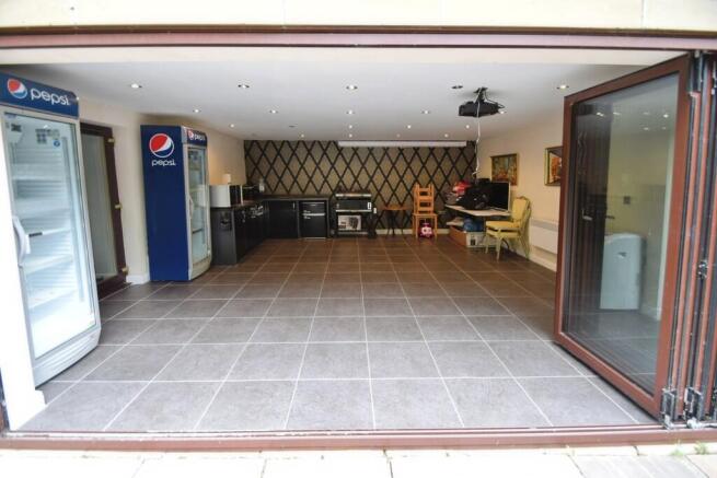 7 bed Detached for sale Image 12