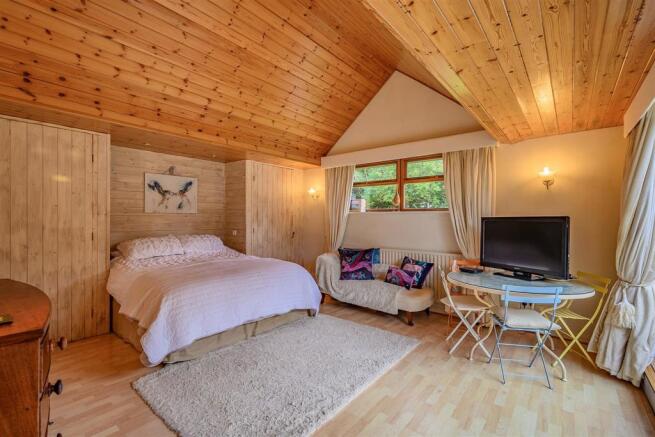 8481616-interior48.jpg