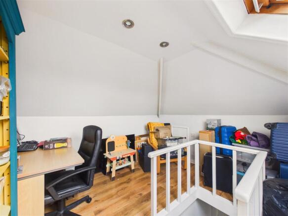 3 bed Semi-Detached for sale Image 12